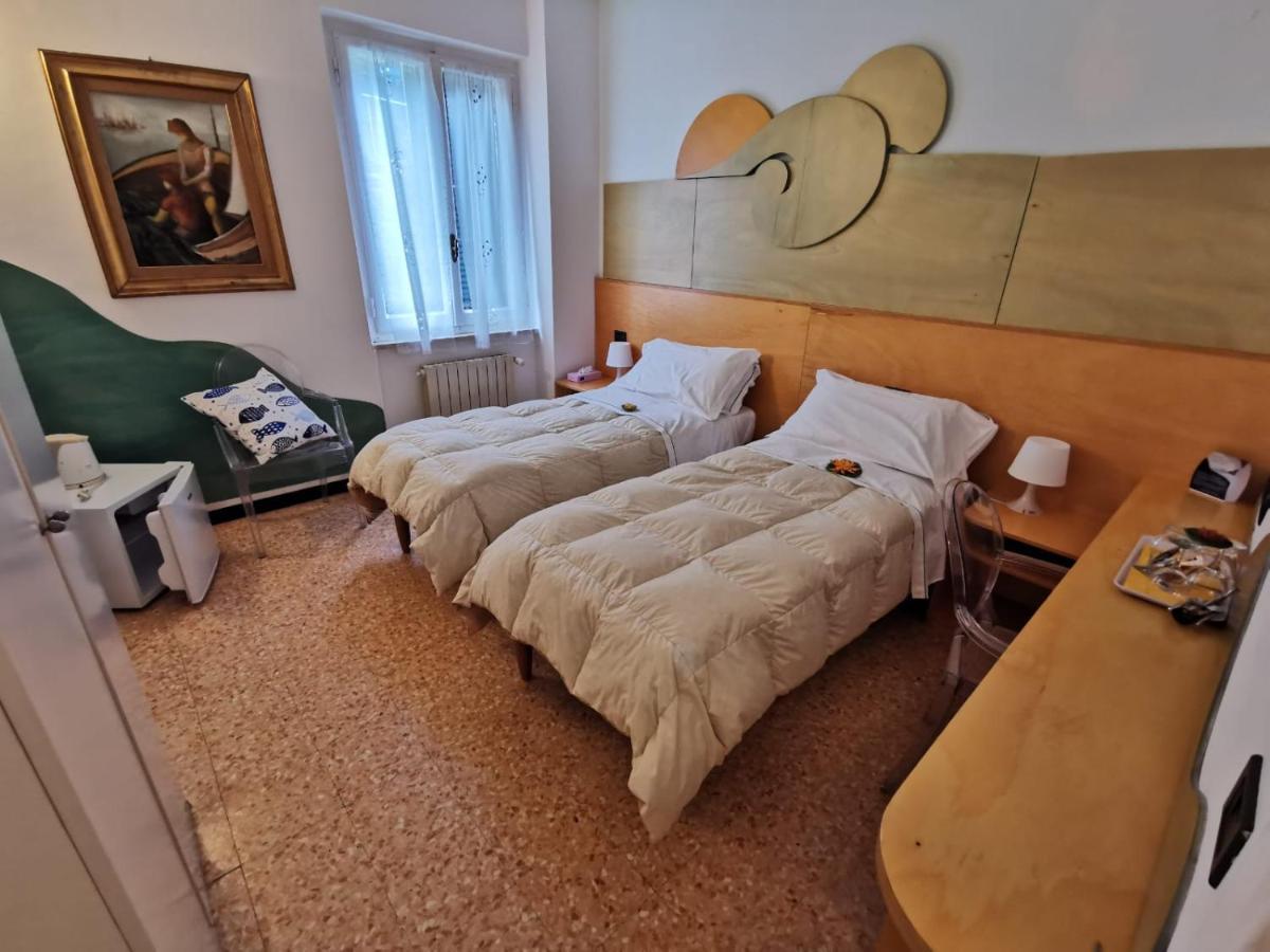 Tonino Basso Camere Nuova Gestione Vernazza Buitenkant foto